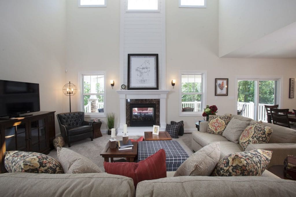 EAO-16_PARLIAMENT _LIVING_21