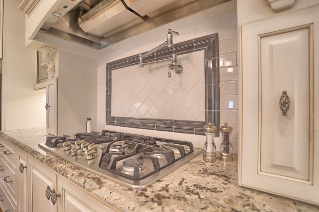 EAO-90_OAKMONT _KITCHEN_18